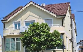 Stross Apartments & Rooms